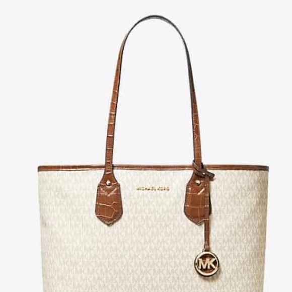 selling my tote mk bag - Picture 2 of 2